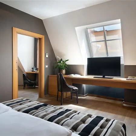 Innside Old Town 4*