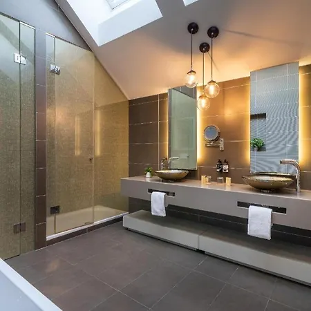 מלון Innside Old Town 4*